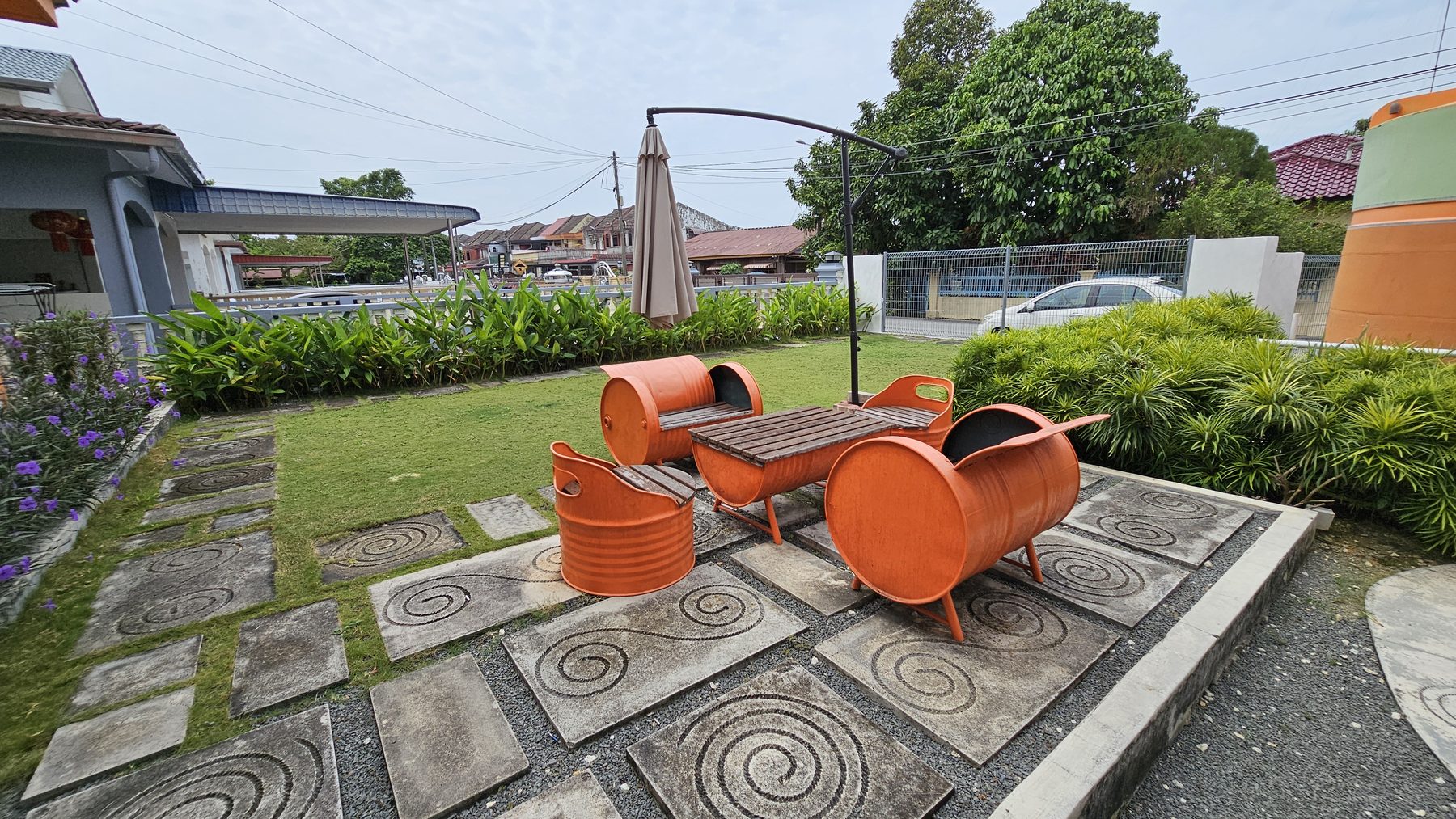 Outdoor seating at PPT Muar Hotel